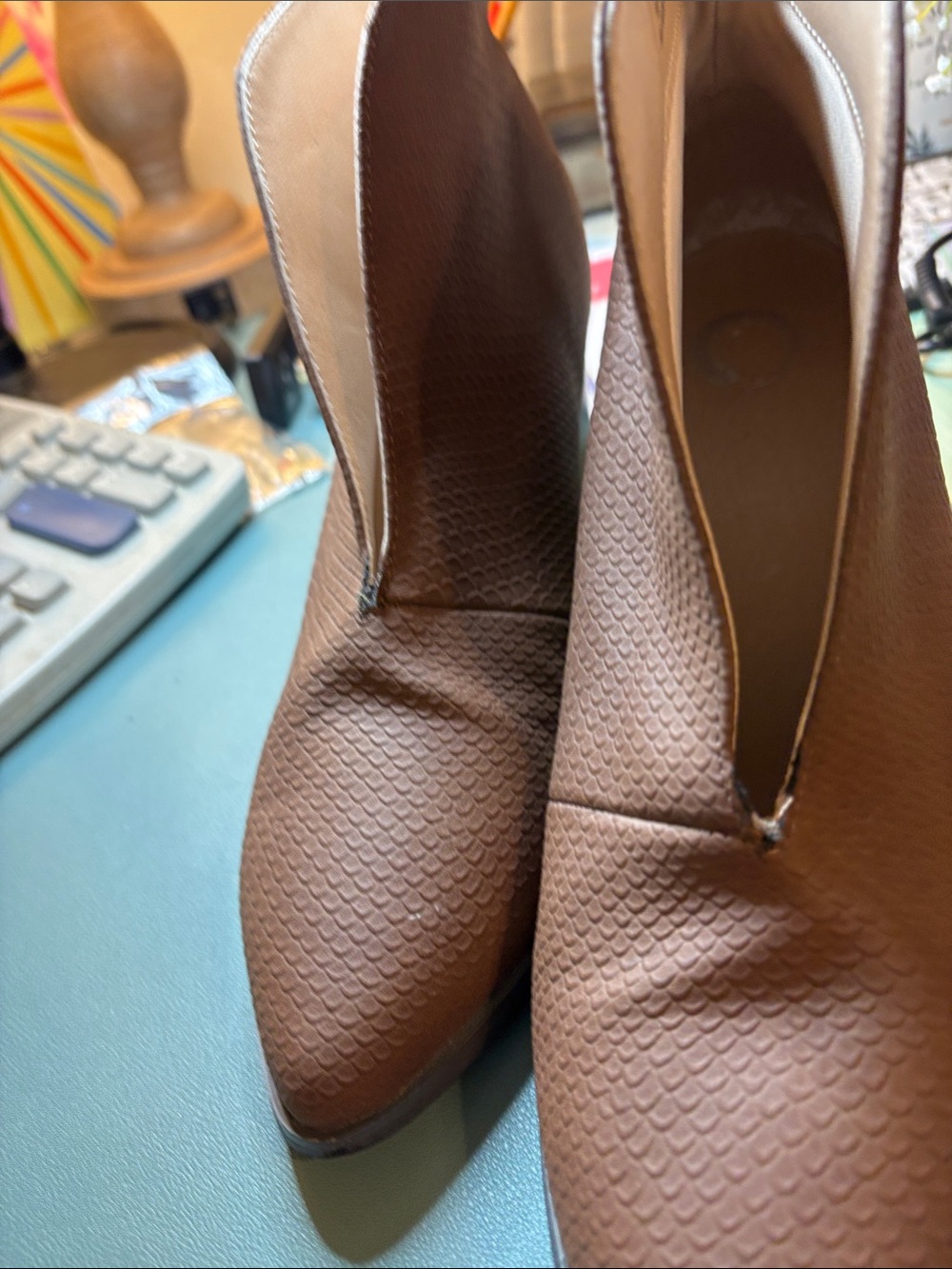 Women's Brown Textured Pointed Toe Ankle Boots
Sz 8 1/2